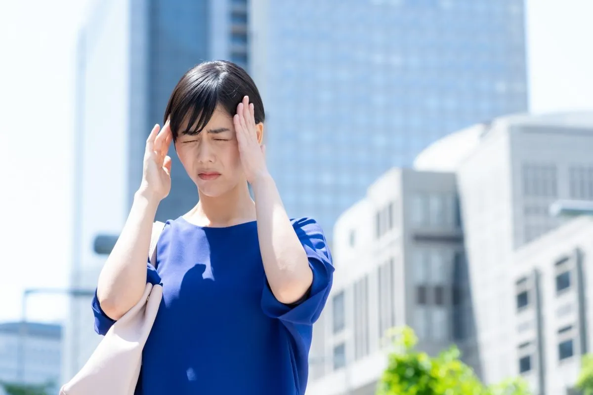 耳の上の頭痛の原因は？神経痛や病気まで様々なタイプを徹底チェック